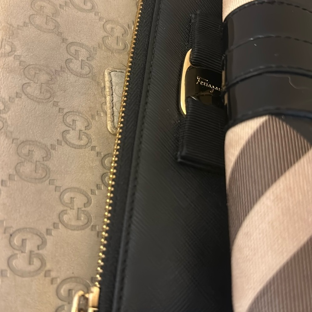$3 pick a wallet auction